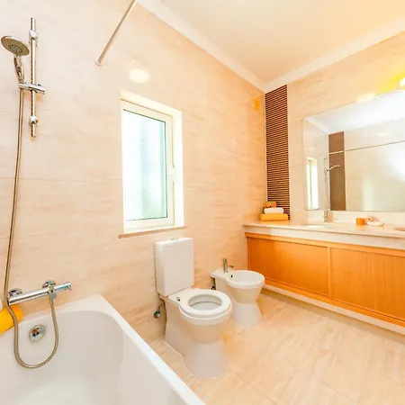 Prime - Com Piscina Aquecivel E Bbq Em * Albufeira
